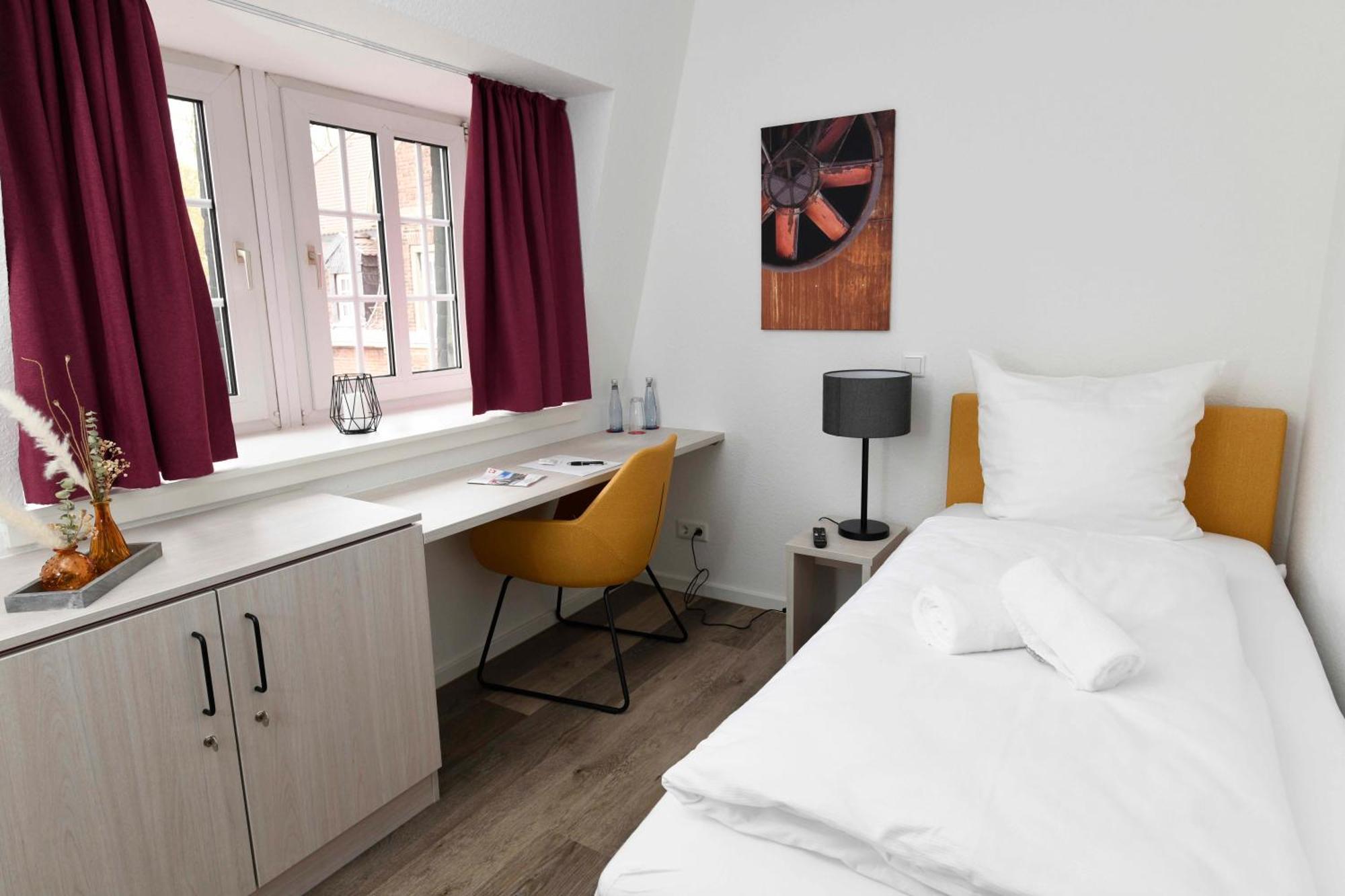 Hotel St. Barbara-Haus Dinslaken Esterno foto